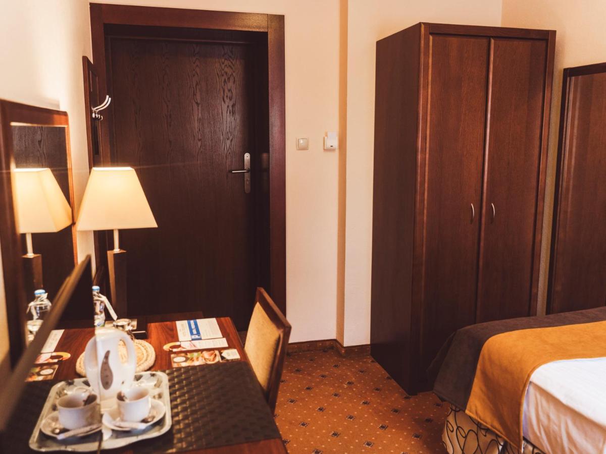 Hotel Osjann ビャワ・ボドラスカ エクステリア 写真