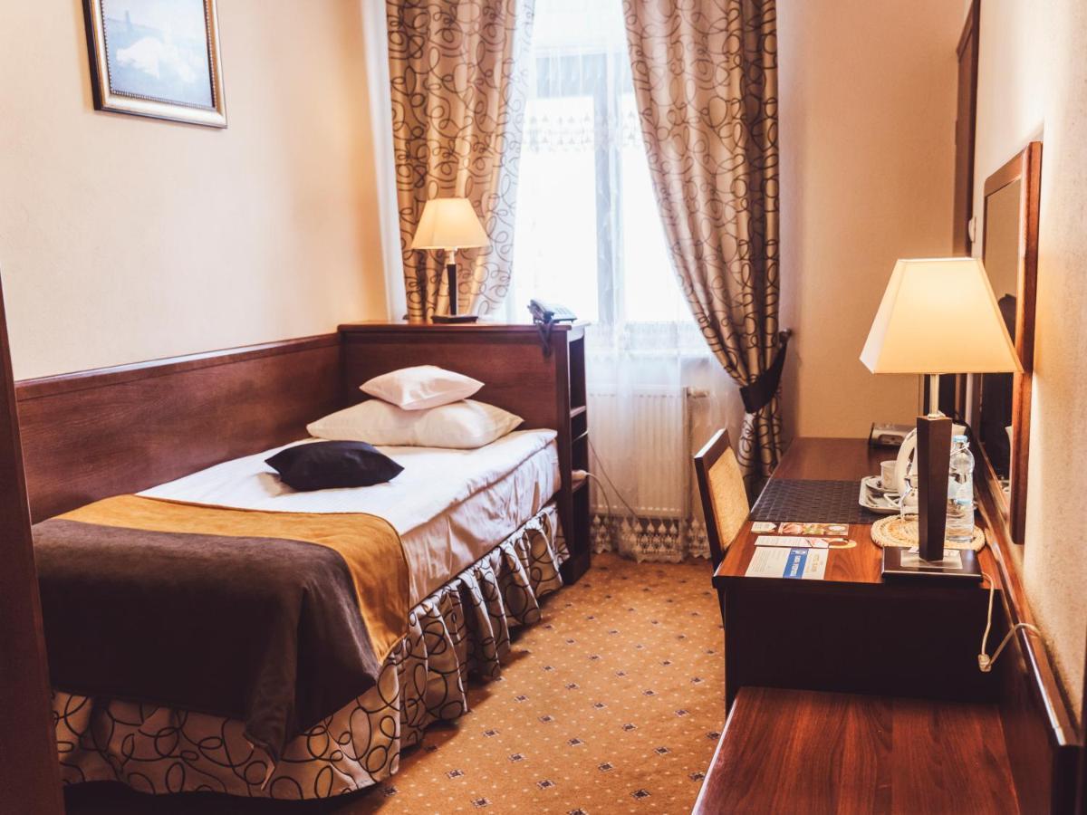 Hotel Osjann ビャワ・ボドラスカ エクステリア 写真