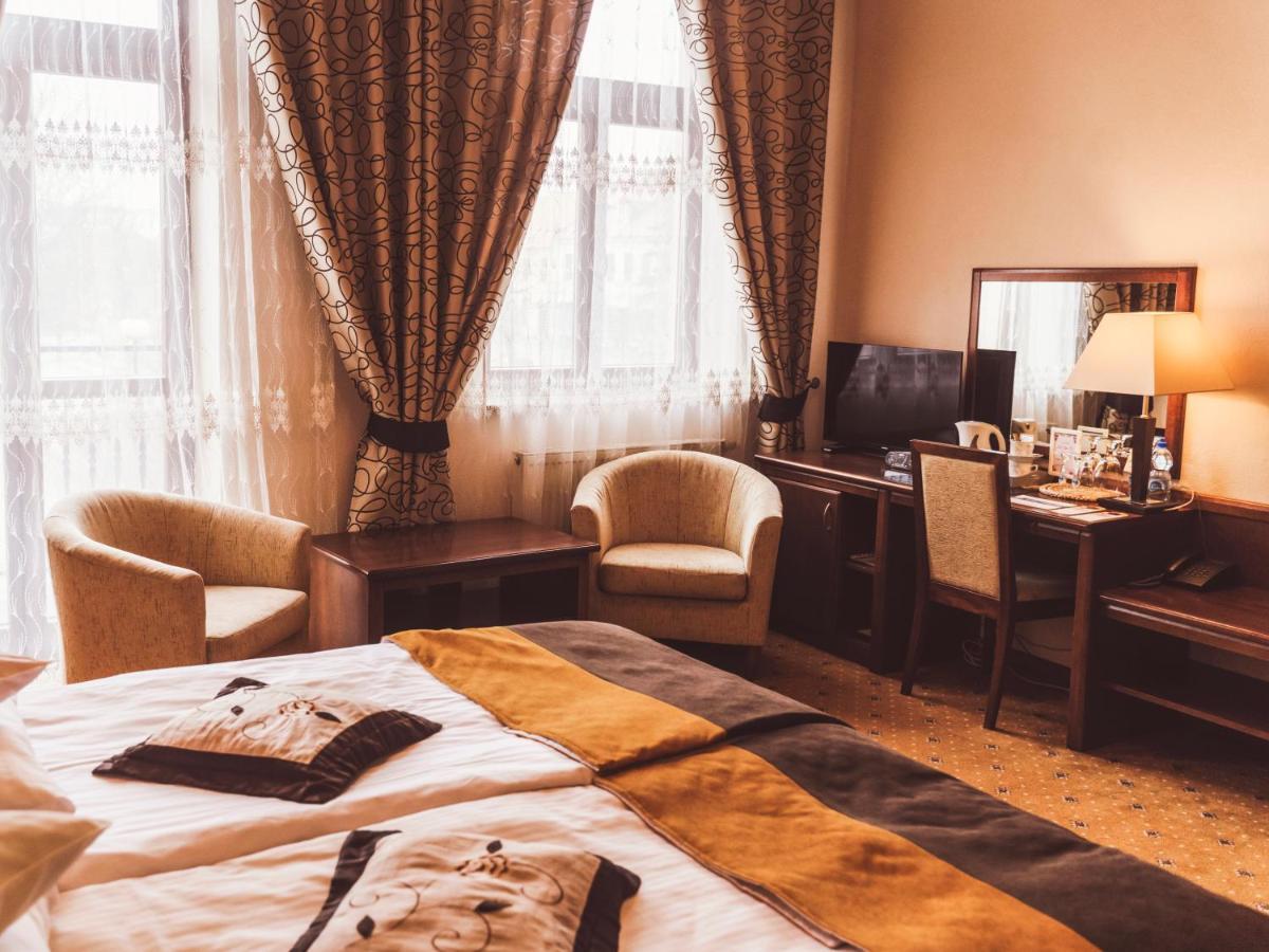Hotel Osjann ビャワ・ボドラスカ エクステリア 写真